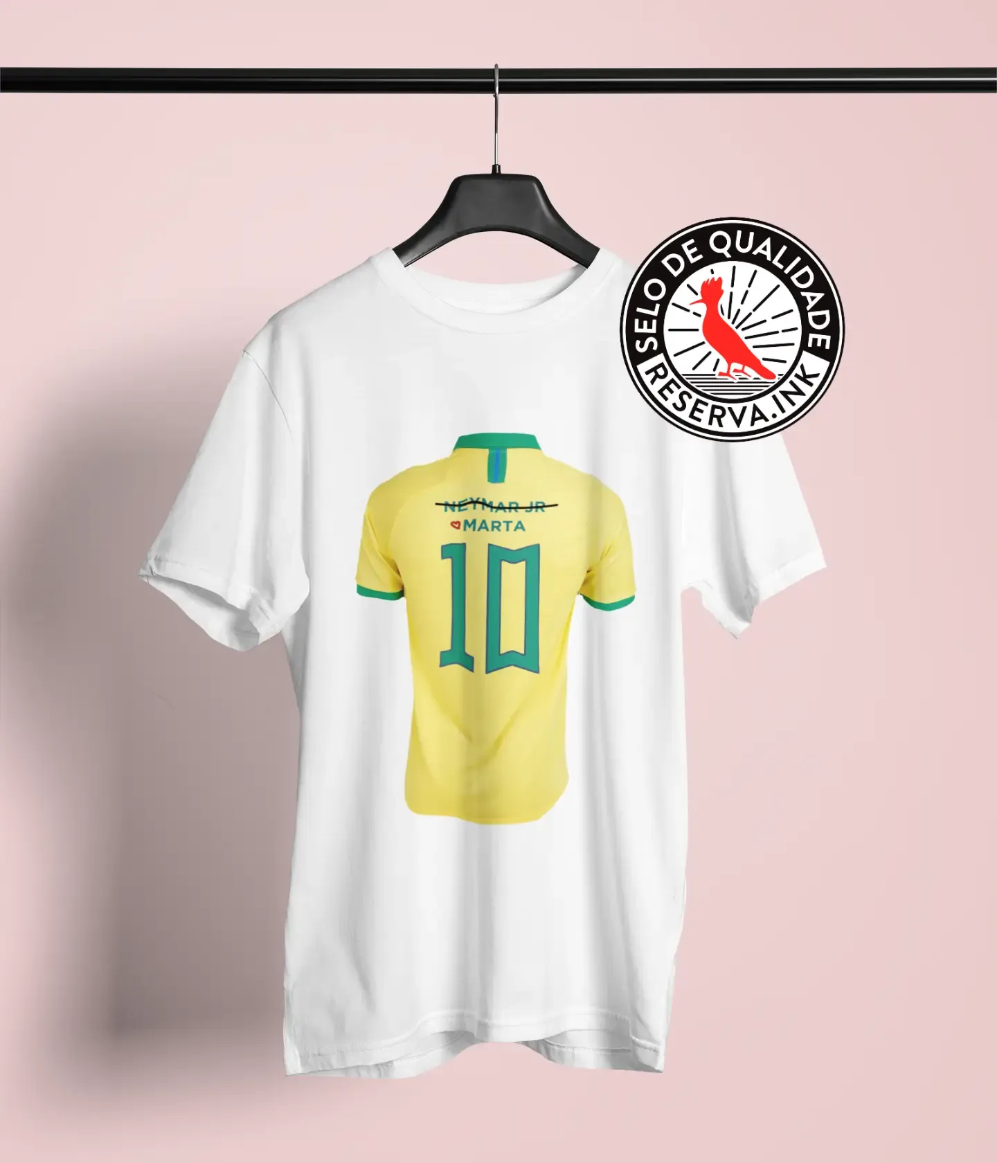 camiseta branca aqui é marta 10 — estampa da seleção com neymar jr riscado e marta escrito à mão